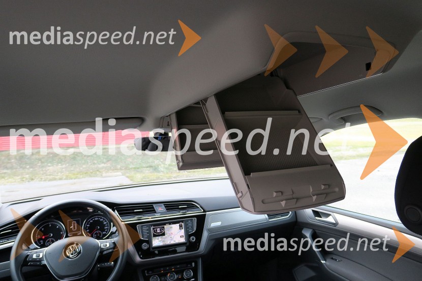Volkswagen Touran 1.6 TDI Comfortline, odlagalni predalčki tudi na stropuVolkswagen Touran 1.6 TDI Comfortline, mediaspeed test