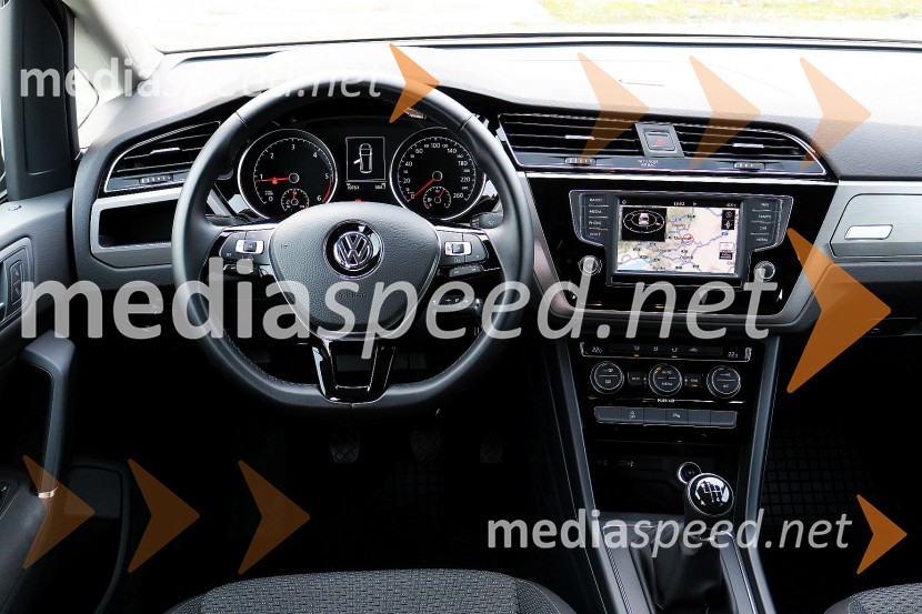 Volkswagen Touran 1.6 TDI Comfortline, notranjostVolkswagen Touran 1.6 TDI Comfortline, mediaspeed test