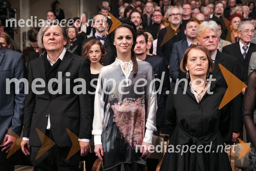  Janusz Kica, režiser;  Katarina Stegnar, igralka;  Mojca Smerdu, kiparkaDržavna proslava ob slovenskem kulturnem prazniku in podelitev Prešernovih nagrad