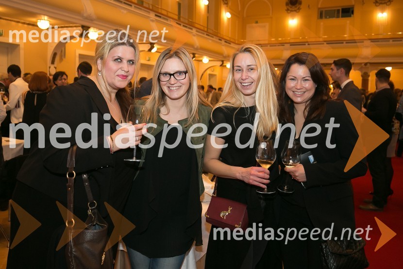  Sandra  Bratuša, urednica Lisa Moje stanovanje;  Ilona Penzeš, Story;  Andreja  Freyer, novinarka;  ... 3. Salon penečih vin