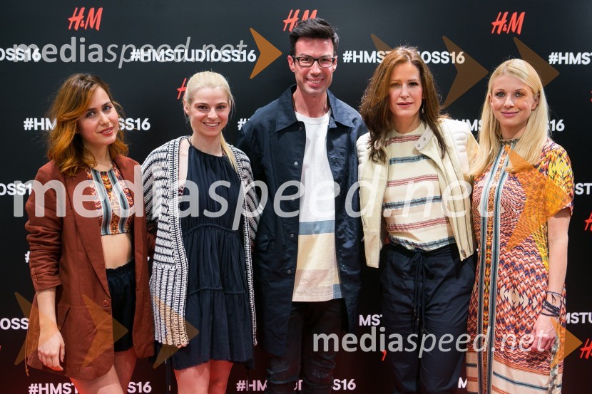  Demetra Malalan, pevka;  Špela Rogelj, smučarska skakalka;  Danilo Drobnjak, vodja odnosov z javnostmi H&M;  Manca Izmajlova, pevka;  Tjaša  Železnik, igralkaH&M studio S/S 2016, predstavitev kolekcije z znanimi Slovenci