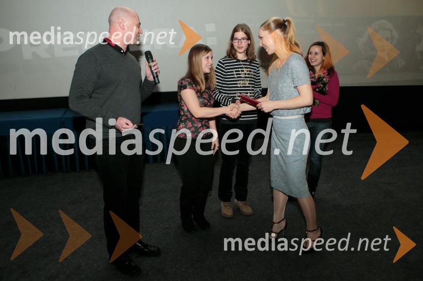  Gregor Žvab, novinar, Radio 2;  ... ;  ... ;  Maja Ratajc, kreatorka in vodja marketinga, Lisca;  ... Premiera filma Carol z znanimi Slovenkami