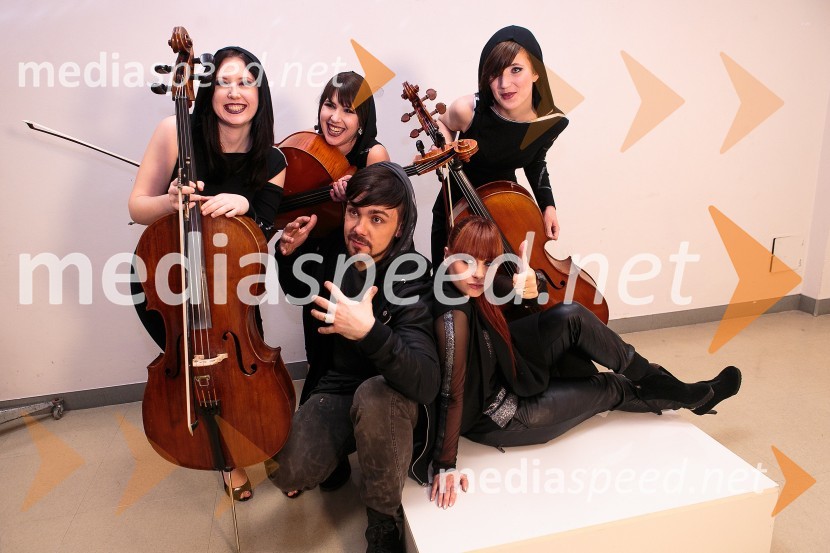  Meta  Skubic, Cellostrike;  Petra  Tavčar, Cellostrike;  Aleš Vovk - Raay, glasbenik, duo Maraaya;  Marjetka Vovk, pevka, duo Maraaya;  Špela  Črv, CellostrikeEMA 2016: Zmagovalka je ManuElla