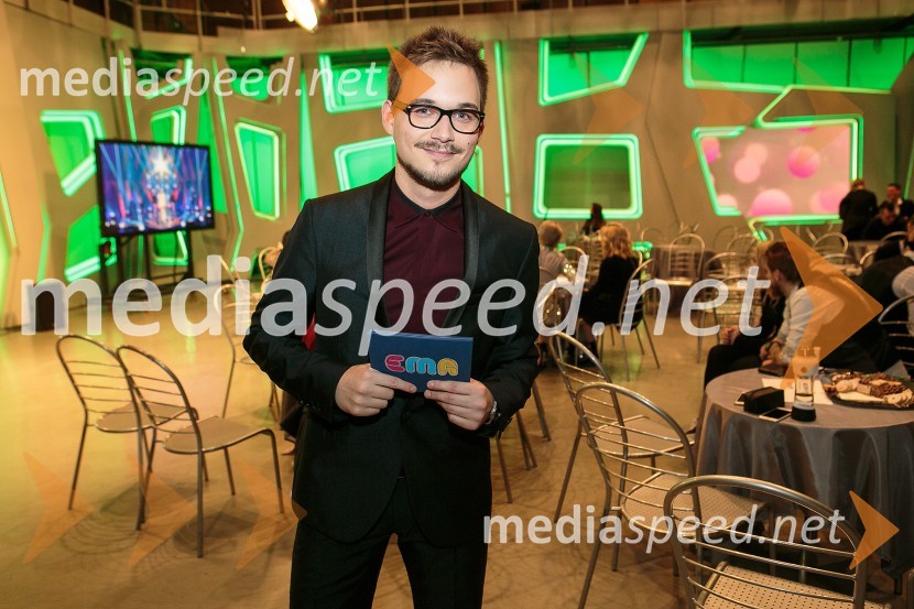  Nejc Šmit, improvizator, stand up komik, glasbenikEMA 2016: Zmagovalka je ManuElla