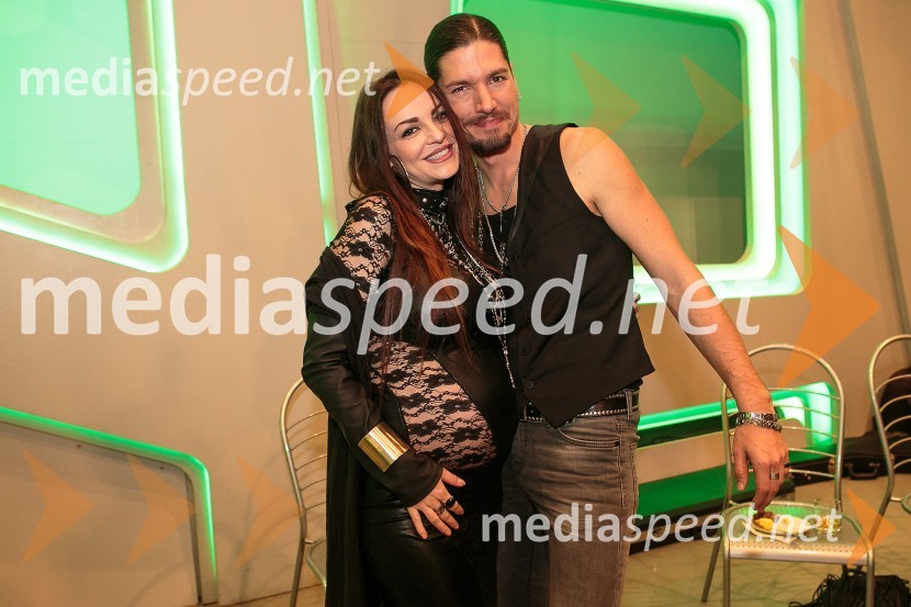  Oriana Girotto, voditeljica;  Matic Ajdič, kitarist, skupina SanDiEgoEMA 2016: Zmagovalka je ManuElla