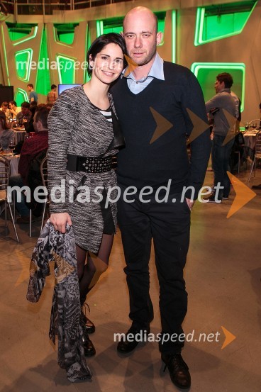  Lea Sirk, pevka;  Gaber Radojevič, pisec besedilEMA 2016: Zmagovalka je ManuElla