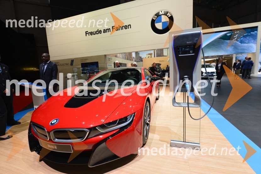 BMW i8 Protonic Red Edition86. avtomobilski salon Ženeva 2016