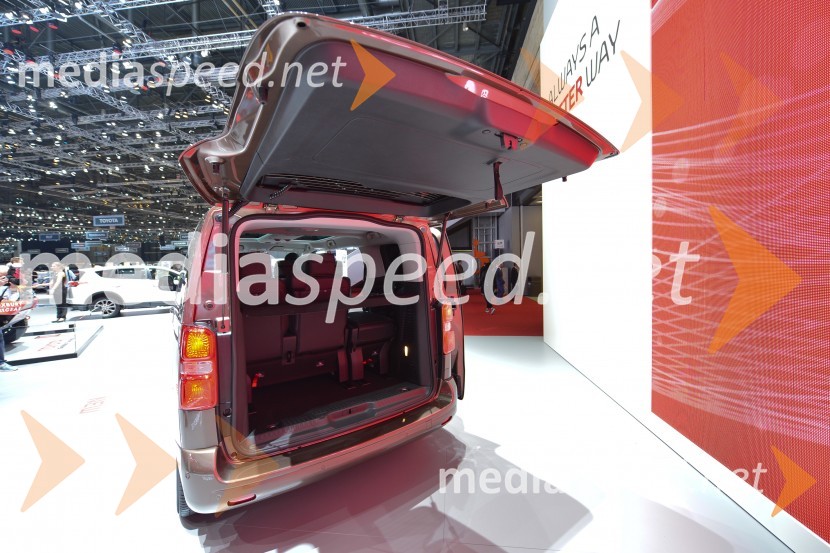 Toyota Proace Verso86. avtomobilski salon Ženeva 2016