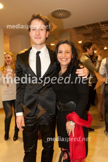  Klemen Slakonja, igralec, komik in TV voditelj;  Darja Švajger, pevkaKlemen Slakonja in vsi njegovi obrazi