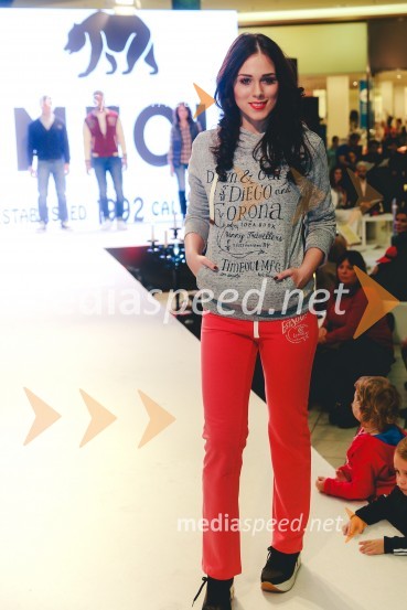  Eva Pakiž, manekenkaEuroparkova pomladna modna revija 2016