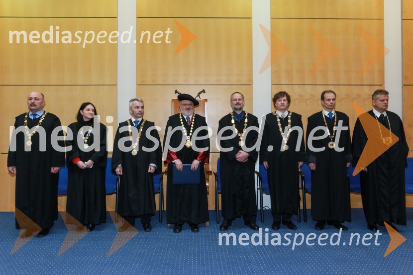  Branko Kramberger, dekan, Fakulteta za kmetijstvo in biosistemske vede, Univerza v Mariboru;  izr. prof. dr.  Janja Hojnik, Prodekanica za raziskovalno dejavnost in mednarodne odnose, Pravna fakulteta, Univerza v Mariboru; prof. dr. Bojan Dolšak, dekan, Fakulteta za strojništvo, Univerza v Mariboru; prof. dr. Igor Tičar, rektor, Univerza v Mariboru; prof. dr. Borut  Žalik, dekan, Fakulteta za elektrotehniko, računalništvo in informatiko, Univerza v Mariboru; prof. dr. Zdravko Kravanja, Fakulteta za kemijo in kemijsko tehnologijo, Univerza v Mariboru;  ... ;  ... Promocija doktorjev znanosti UM, marec 2016