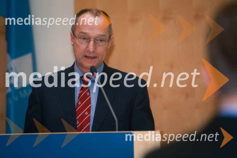 prof. dr. Franci Čuš, predsednik Upravnega odbora Društva univerzitetnih profesorjev MariborPromocija doktorjev znanosti UM, marec 2016