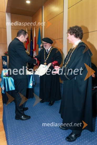  dr. Peter  Trop, Fakulteta za kemijo in kemijsko tehnologijo, Univerza v Mariboru; prof. dr. Bojan Tičar, prodekan, Fakulteta za varnostne vede, Univerza v Mariboru; prof. dr. Zdravko Kravanja, Fakulteta za kemijo in kemijsko tehnologijo, Univerza v MariboruPromocija doktorjev znanosti UM, marec 2016
