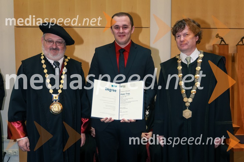 prof. dr. Igor Tičar, rektor, Univerza v Mariboru;  dr. Peter  Trop, Fakulteta za kemijo in kemijsko tehnologijo, Univerza v Mariboru; prof. dr. Zdravko Kravanja, Fakulteta za kemijo in kemijsko tehnologijo, Univerza v MariboruPromocija doktorjev znanosti UM, marec 2016