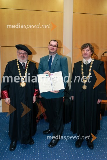 prof. dr. Igor Tičar, rektor, Univerza v Mariboru;  dr. Gregor Žerjav, Fakulteta za kemijo in kemijsko tehnologijo, Univerza v Mariboru; prof. dr. Zdravko Kravanja, Fakulteta za kemijo in kemijsko tehnologijo, Univerza v MariboruPromocija doktorjev znanosti UM, marec 2016