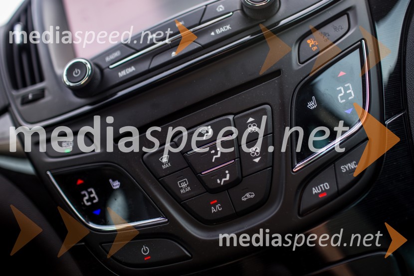 Opel Insignia 2.0 CDTi ECOTEC Cosmo, prečiščena sredinska konzolaOpel Insignia 2.0 CDTi ECOTEC Cosmo, mediaspeed test