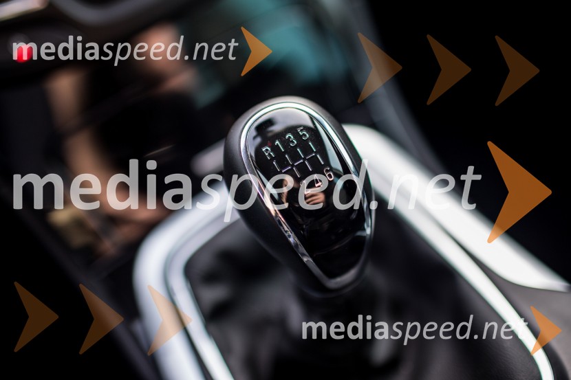 Opel Insignia 2.0 CDTi ECOTEC Cosmo, 6-stopenjski ročni menjalnikOpel Insignia 2.0 CDTi ECOTEC Cosmo, mediaspeed test