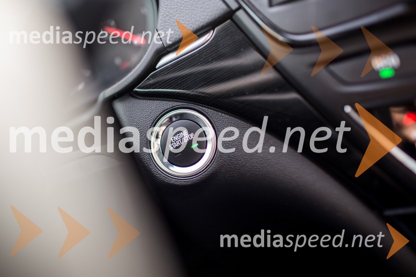Opel Insignia 2.0 CDTi ECOTEC Cosmo, zagon motorja preko gumbaOpel Insignia 2.0 CDTi ECOTEC Cosmo, mediaspeed test