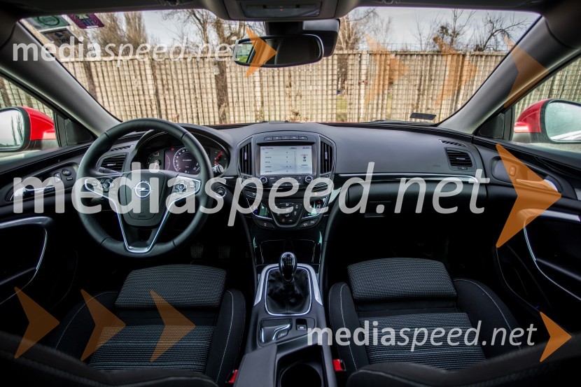 Opel Insignia 2.0 CDTi ECOTEC Cosmo, prijetna notranjost&nbsp;Opel Insignia 2.0 CDTi ECOTEC Cosmo, mediaspeed test
