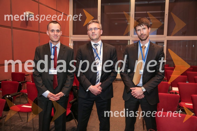  Olivier P. Mueller, CFA, CAIA, FRM, direktor na Credit Suisse; mag. Hrvoje Krstulović, predsednik uprave ZB Invest;  Blaž Hribar, CFA, član uprave Pokojninske družbe ACFA Institute Research Challenge 2016, lokalni finale