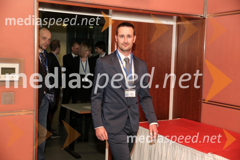  Jure Rogač, mentor ekipe iz EPFCFA Institute Research Challenge 2016, lokalni finale