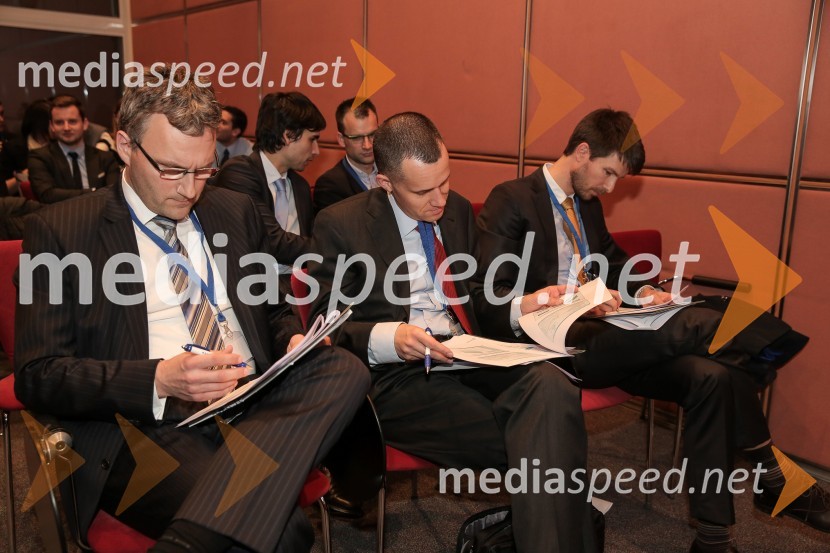mag. Hrvoje Krstulović, predsednik uprave ZB Invest;  Olivier P. Mueller, CFA, CAIA, FRM, direktor na Credit Suisse;  Blaž Hribar, CFA, član uprave Pokojninske družbe ACFA Institute Research Challenge 2016, lokalni finale