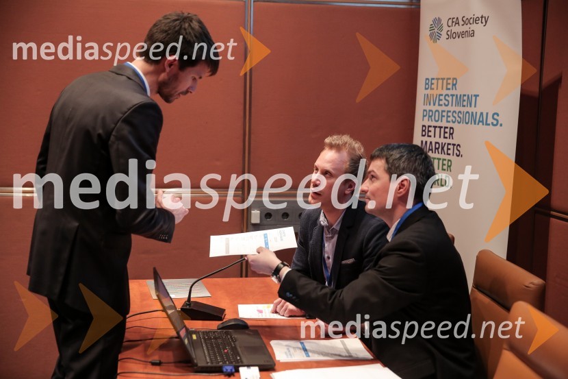  Blaž Hribar, CFA, član uprave Pokojninske družbe A;  Dejan Goljuf, CFA, član upravnega odbora društva CFA Society Slovenia, vodja investicij na Banki Slovenije;  Bojan Ivanc, CFA, CAIA, vodja analitske skupine SKEP GZSCFA Institute Research Challenge 2016, lokalni finale