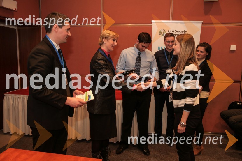  Bojan Ivanc, CFA, CAIA, vodja analitske skupine SKEP GZS; mag. Irena  Vodopivec Jean, viceguvernerka, Banka Slovenije;  Aljoša Paurević;  Ana PetkovskaCFA Institute Research Challenge 2016, lokalni finale
