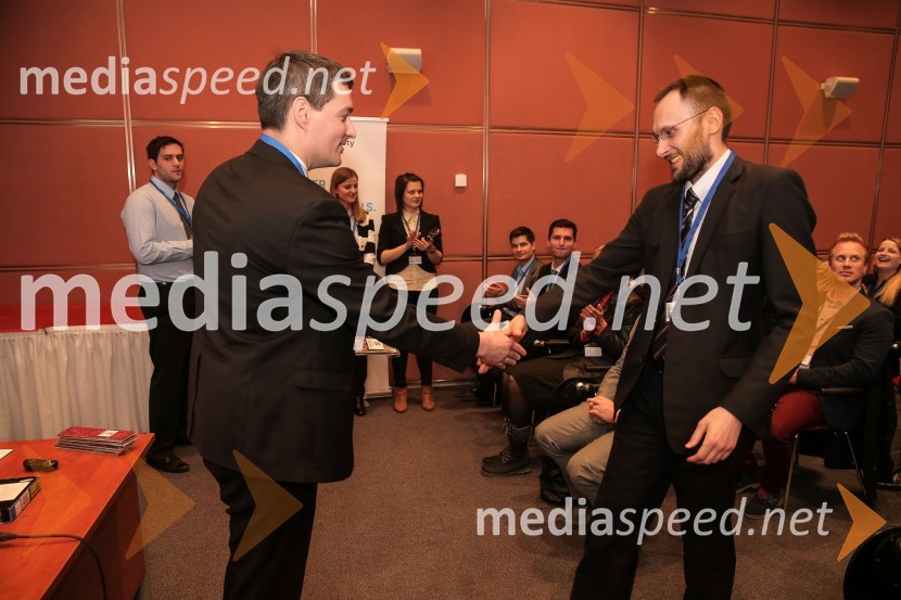  Bojan Ivanc, CFA, CAIA, vodja analitske skupine SKEP GZS;  Tomislav Bajić, CFA, CAIACFA Institute Research Challenge 2016, lokalni finale