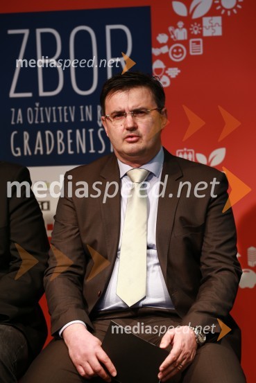  Mirko Požar, predstavnik ZORG in predsednik Zbornice za gradbeništvo SlovenijeZbor za oživitev in razvoj gradbeništva, novinarska konferenca