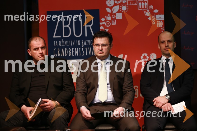  Blaž Miklavčič, predsednik uprave GH Holding d.d.;  Mirko Požar, predstavnik ZORG in predsednik Zbornice za gradbeništvo Slovenije;  Martin Gosenca, predsednik uprave podjetja CGPZbor za oživitev in razvoj gradbeništva, novinarska konferenca