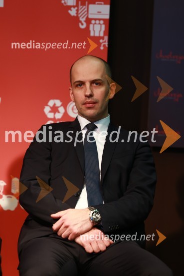 Martin Gosenca, predsednik uprave podjetja CGPZbor za oživitev in razvoj gradbeništva, novinarska konferenca