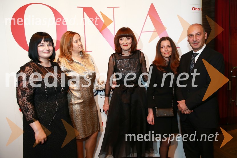  Nataša  Luša, prokuristka, Delo d.d.; mag. Irma Gubanec, predsednica uprave Delo d.d.;  Sabina Obolnar, urednica revij Ona ter Onaplus;  Katja Dolenc Batagelj, izvršna dirketorica trženja, Postojnska jama;  Marjan  Batagelj, predsednik upravnega odbora, Postojnska jamaOna 365 za leto 2015 je Maja Plaz