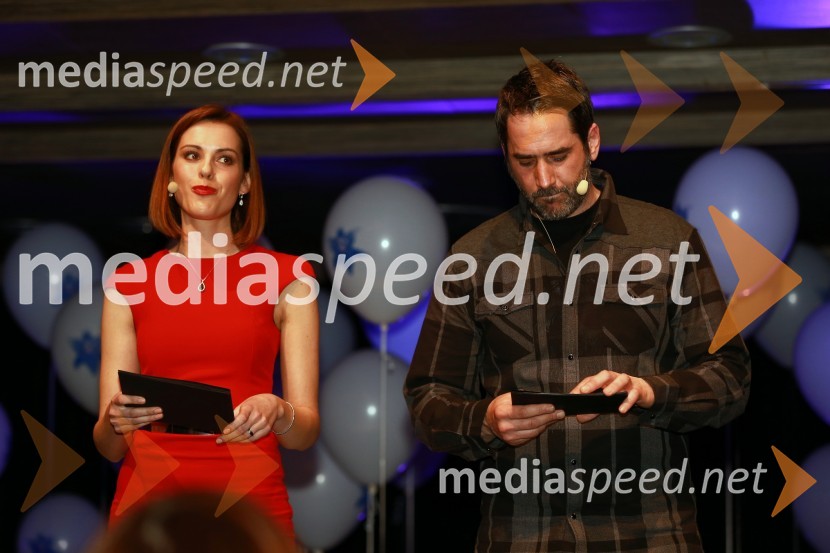  Nuša Lesar, novinarka in vodtieljica;  Miha Šalehar, radijski voditeljOna 365 za leto 2015 je Maja Plaz