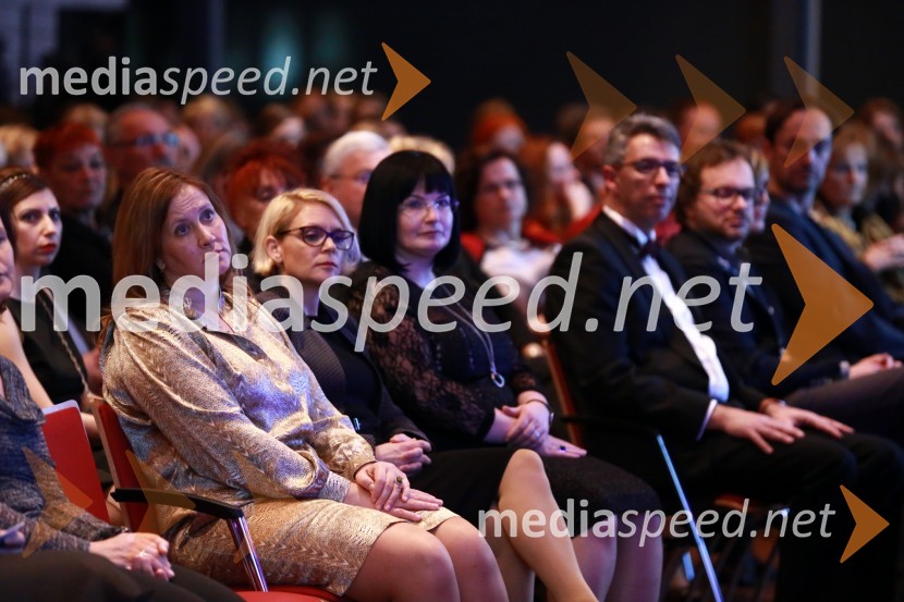 mag. Irma Gubanec, predsednica uprave Delo d.d.; dr. Anja Kopač Mrak, ministrica za delo, družino in enake možnosti;  Nataša  Luša, prokuristka, Delo d.d.Ona 365 za leto 2015 je Maja Plaz