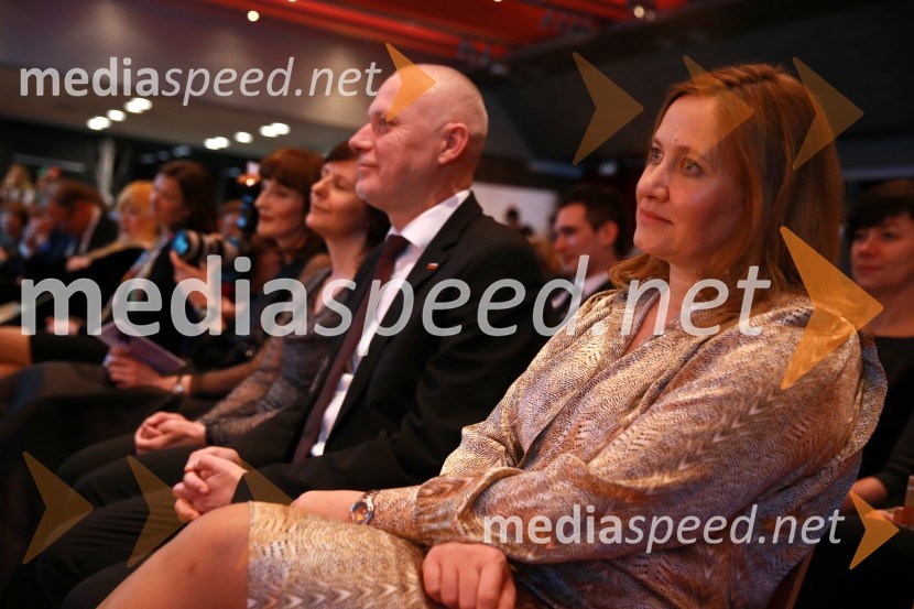 mag. Irma Gubanec, predsednica uprave Delo d.d.Ona 365 za leto 2015 je Maja Plaz