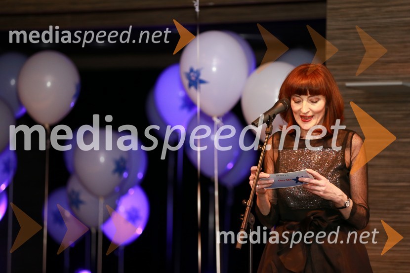  Sabina Obolnar, urednica revij Ona ter OnaplusOna 365 za leto 2015 je Maja Plaz