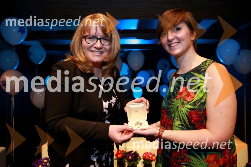 Maja Plaz, predsednica društva SOS-telefon;  Tjaša Malalan, oblikovalka nakita, Draguljarna MalalanOna 365 za leto 2015 je Maja Plaz