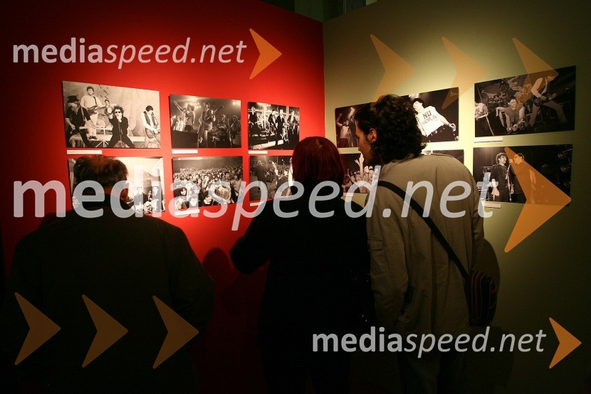 Fotografska razstavaOdprtje fotografske razstave ob 30-letnici skupine Pankrti