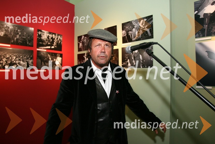 Peter Lovšin, nekdanji član skupine PankrtiOdprtje fotografske razstave ob 30-letnici skupine Pankrti