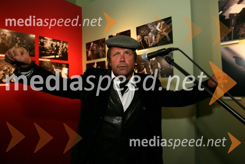 Peter Lovšin, nekdanji član skupine PankrtiOdprtje fotografske razstave ob 30-letnici skupine Pankrti