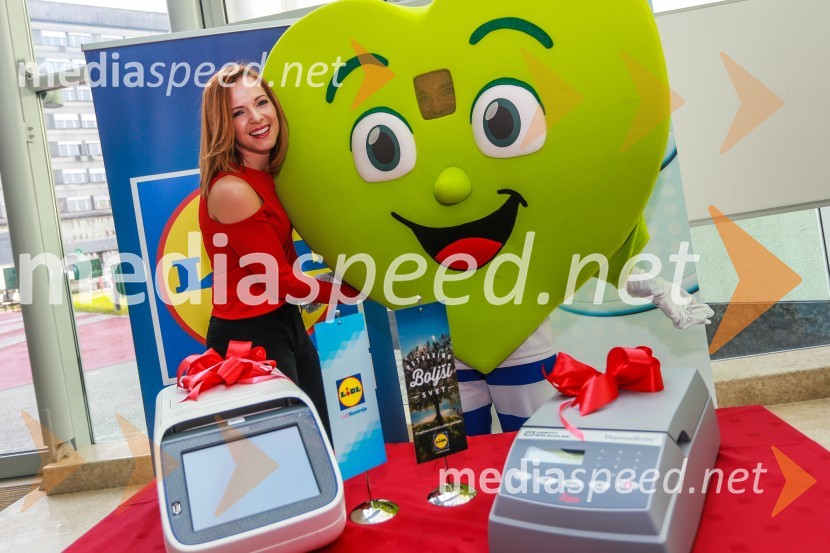  Nina Pušlar, pevkaDonacija genetskega analizatorja Pediatrični kliniki v Ljubljani