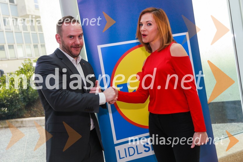  Gregor Kosi, generalni direktor Lidl Slovenija;  Nina Pušlar, pevkaDonacija genetskega analizatorja Pediatrični kliniki v Ljubljani