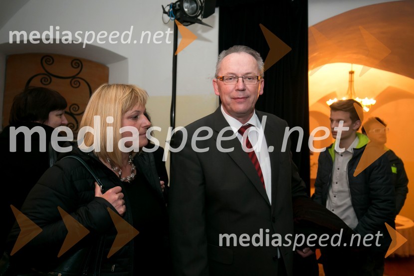  Marjan Kurnik, direktor, Kopitarna Sevnica1. ženska salamiada v Sevnici na dan mučenikov razvajala dame