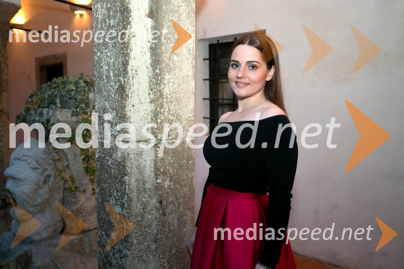  Katja Verderber - Katarina Mala, pevka1. ženska salamiada v Sevnici na dan mučenikov razvajala dame