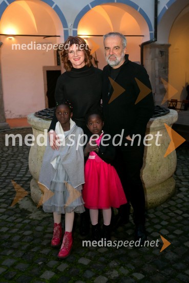  Žani Droljc;  Maja Štamol Droljc, modna oblikovalka;  Dilsi Štamolj Droljc;  Stane Droljc1. ženska salamiada v Sevnici na dan mučenikov razvajala dame