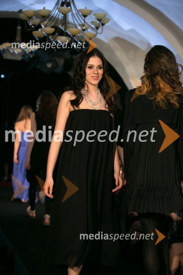  Eva Pakiž, manekenka1. ženska salamiada v Sevnici na dan mučenikov razvajala dame