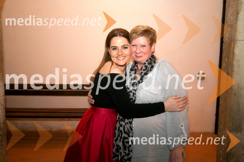  Katja Verderber - Katarina Mala, pevka;  Jelka Robar, zmagovalka 1. ženske salamijade1. ženska salamiada v Sevnici na dan mučenikov razvajala dame