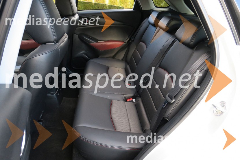 Mazda CX-3 G150 AWD Revolution, na zadnji klopi je prostora le, če sprednja sedeža pomaknemo bolj naprejMazda CX-3 G150 AWD Revolution, mediaspeed test