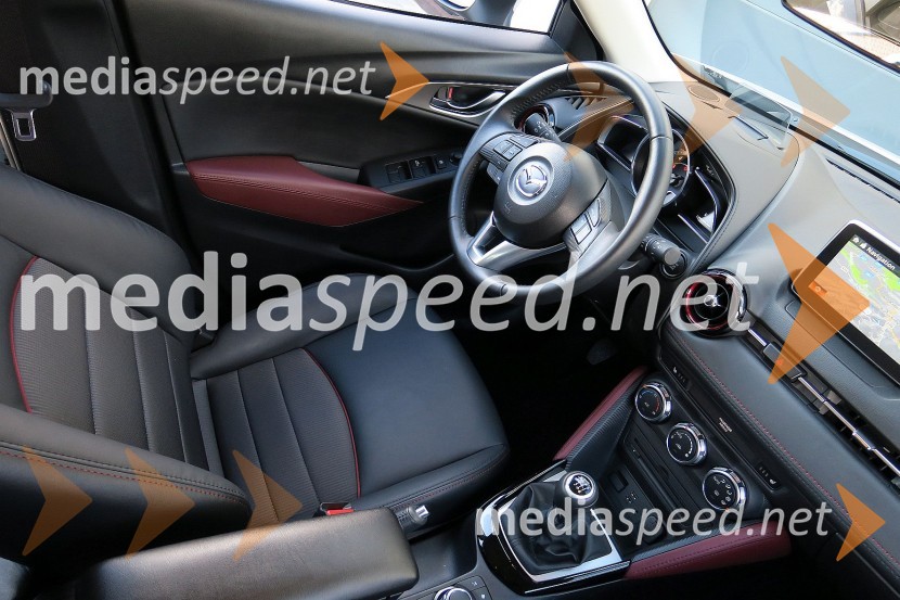 Mazda CX-3 G150 AWD Revolution, notranjostMazda CX-3 G150 AWD Revolution, mediaspeed test